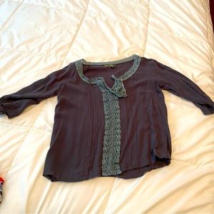 ✨10 for $10✨ Love Stitch size small peasant top